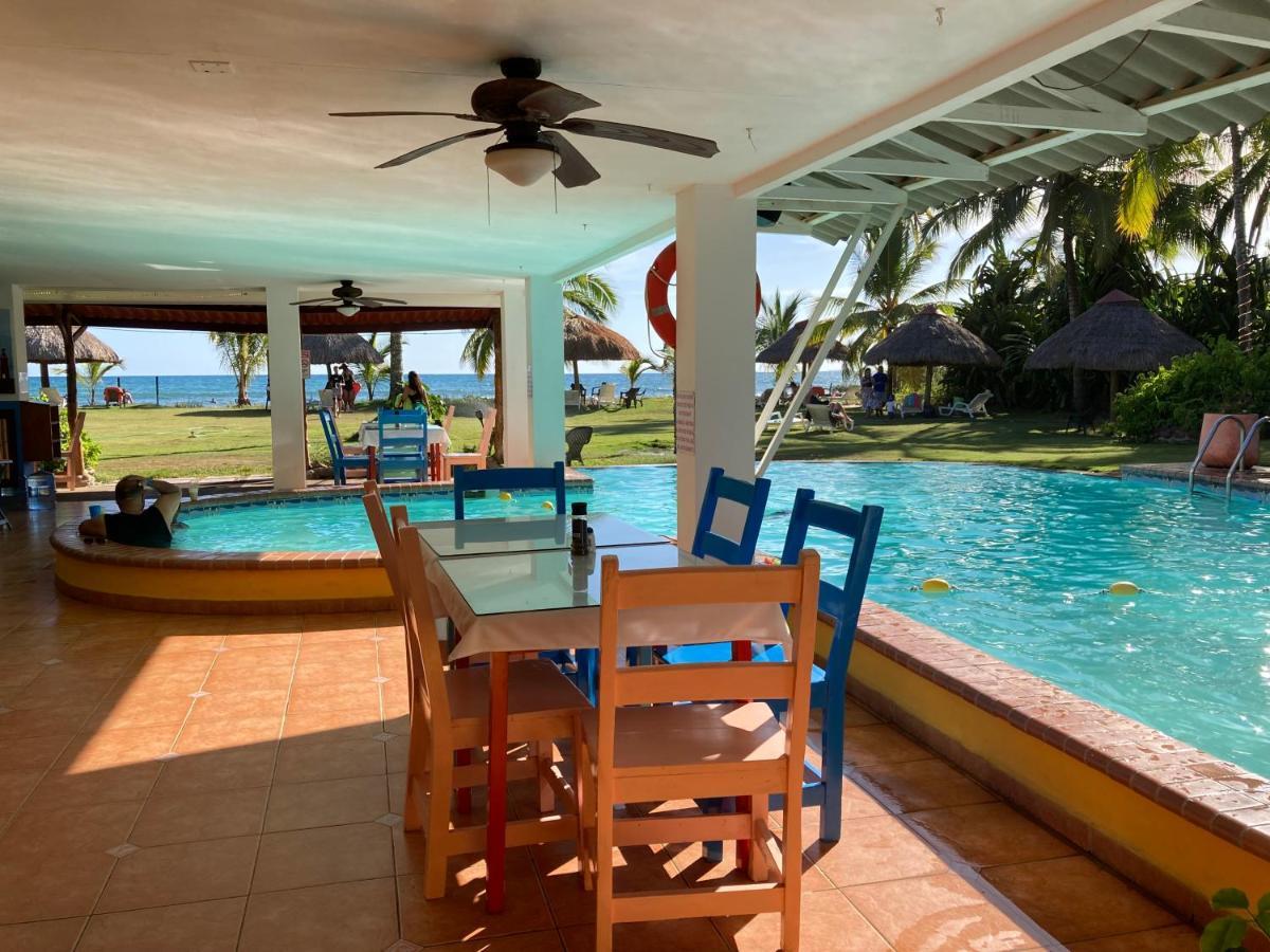 Las Lajas Beach Resort Extérieur photo