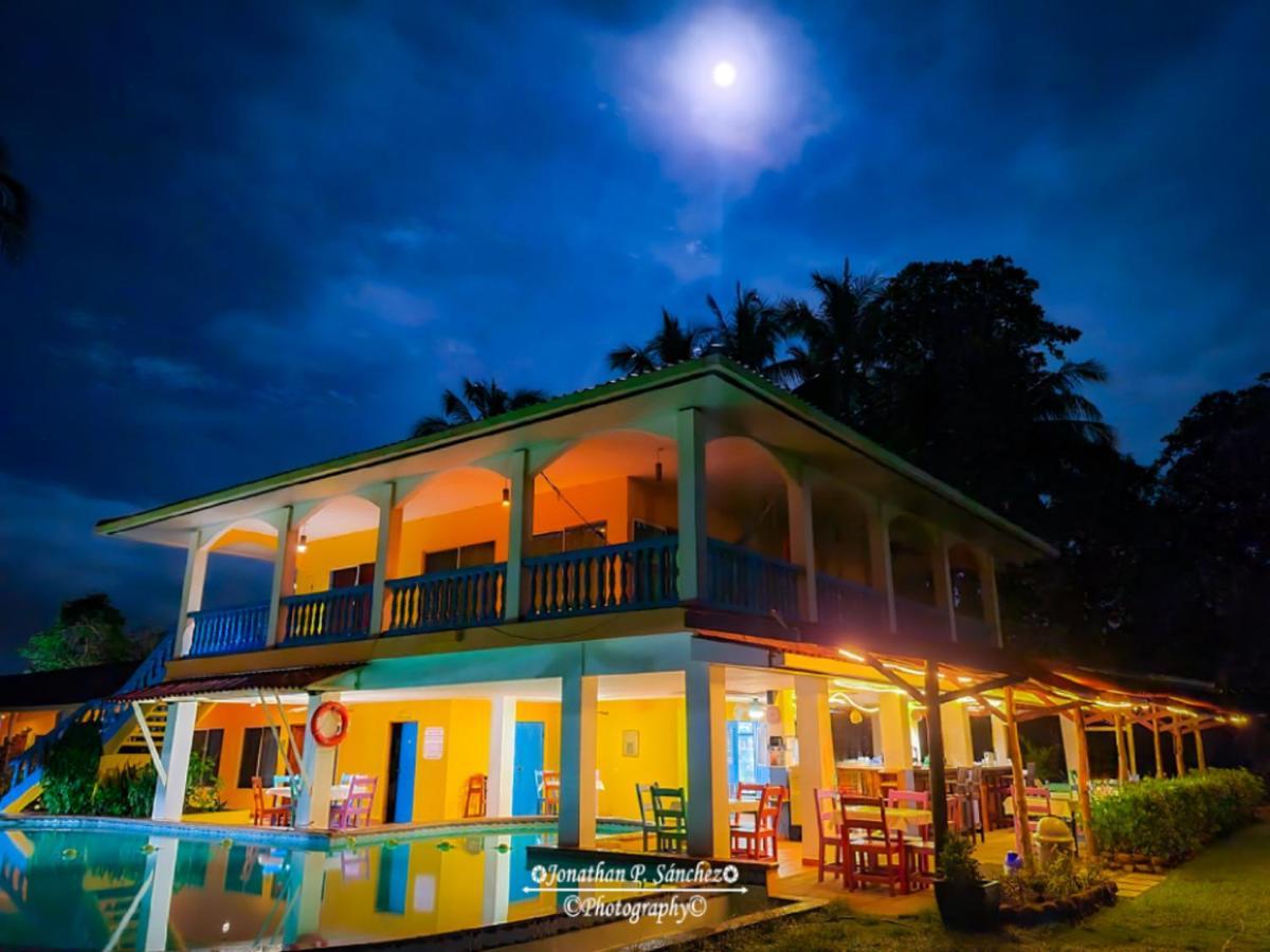 Las Lajas Beach Resort Extérieur photo